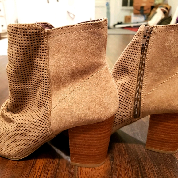 Size 10 suede Mia Boots - Picture 1 of 4